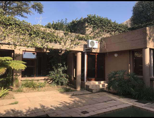 380M² BUILDING FOR SALE IN LONEHILL